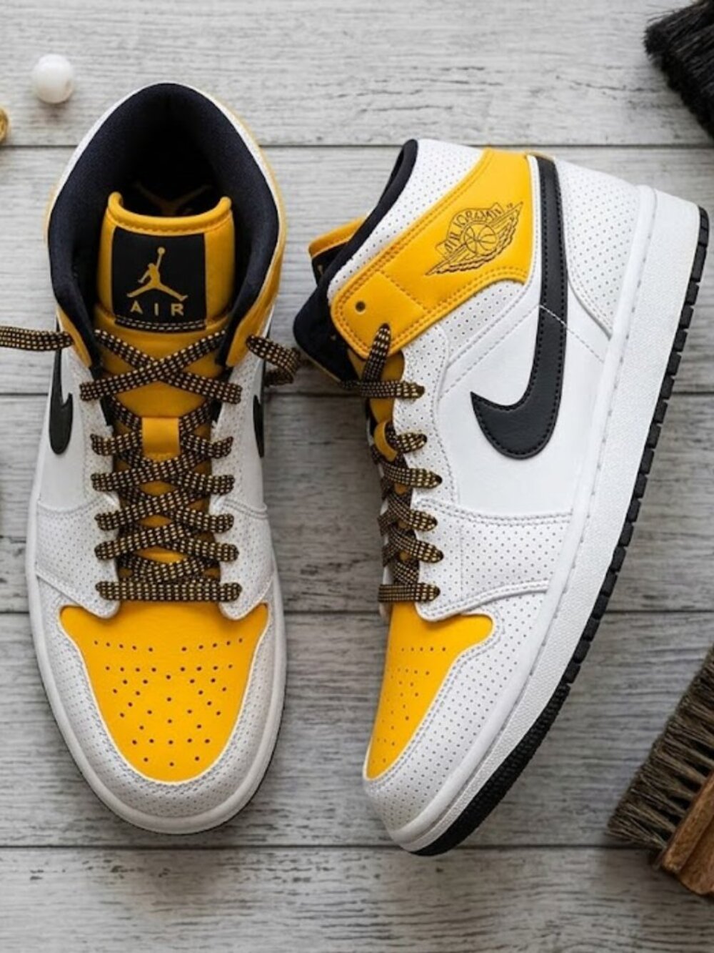 Nike Air Jordan 1 Mid White University Gold BQ6472-107 Size 8 Women's / 6.5 Men